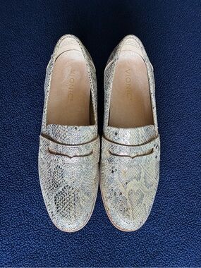 Vionic Cheryl II Gold Snake Metallic Lug Sole Loafers
Women's Size 8
